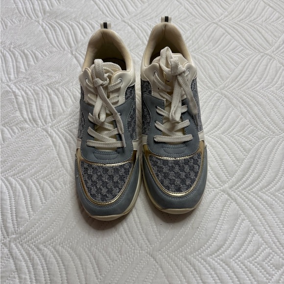 Cestfini women’s Light Blue Wedge Heel Sneakers. Size 9 - Picture 2 of 7